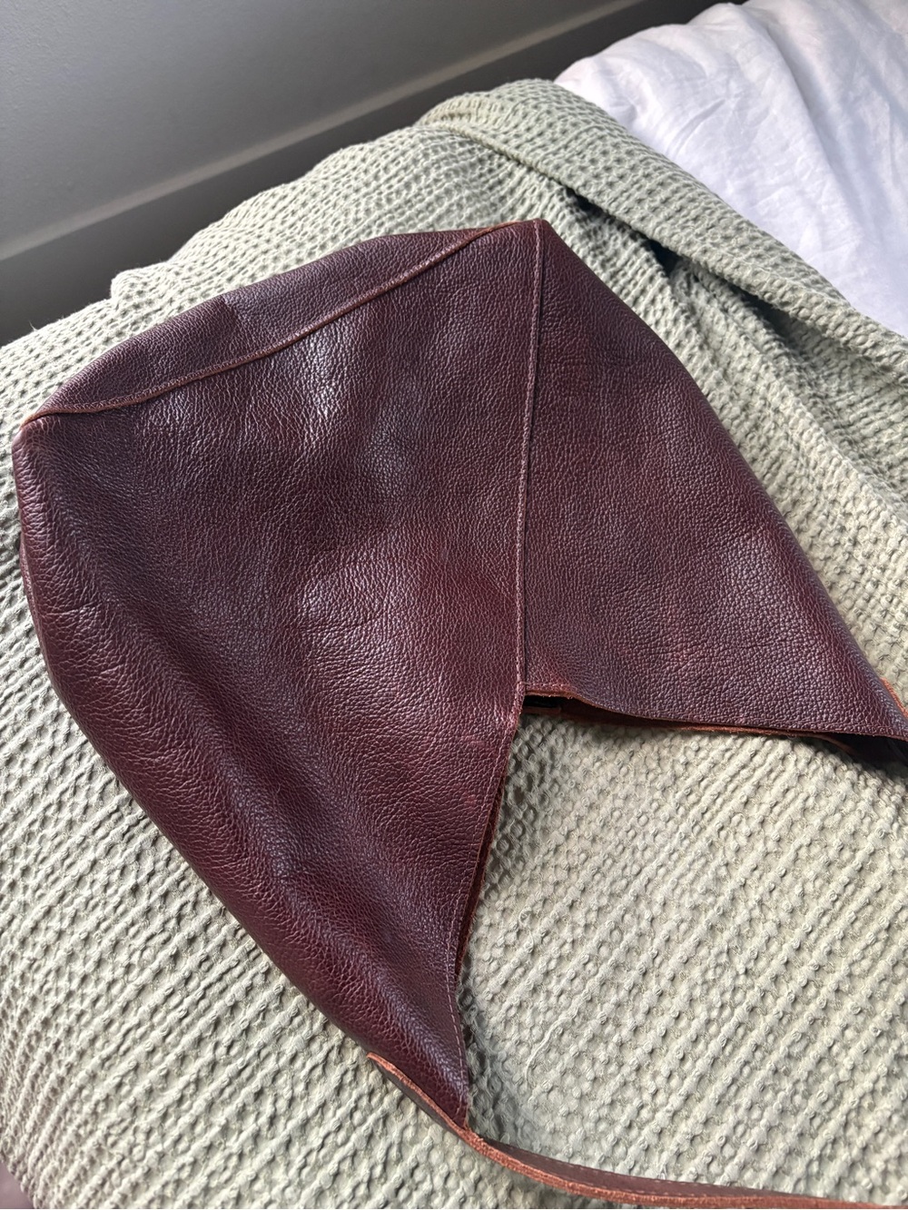 Portland Leather Naomi Shoulder Bag - Picture 2 of 5